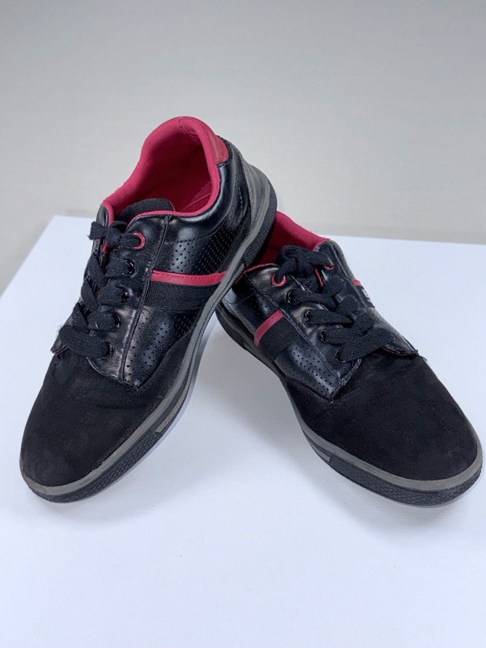 Kenneth Cole Reaction Center Michael Boys Sneakers Black Red Size 1Y